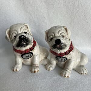Vintage Buldog Salt and papper shakers, pottery, corky, fun, dog lovers kitchen